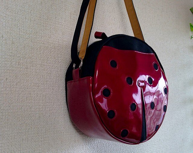 てんとう虫模様のショルダーバッグ 小 Iichi ハンドメイド クラフト作品 手仕事品の通販