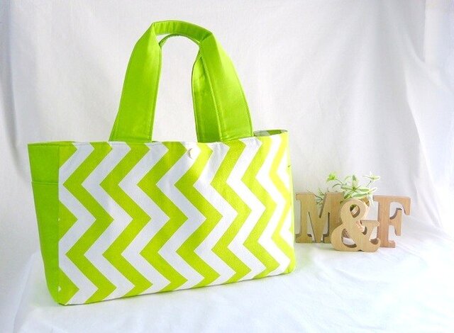 《SALE》たっぷり入る!サイドマチ付タウントート(L)◆Chevron g/wの画像1枚目