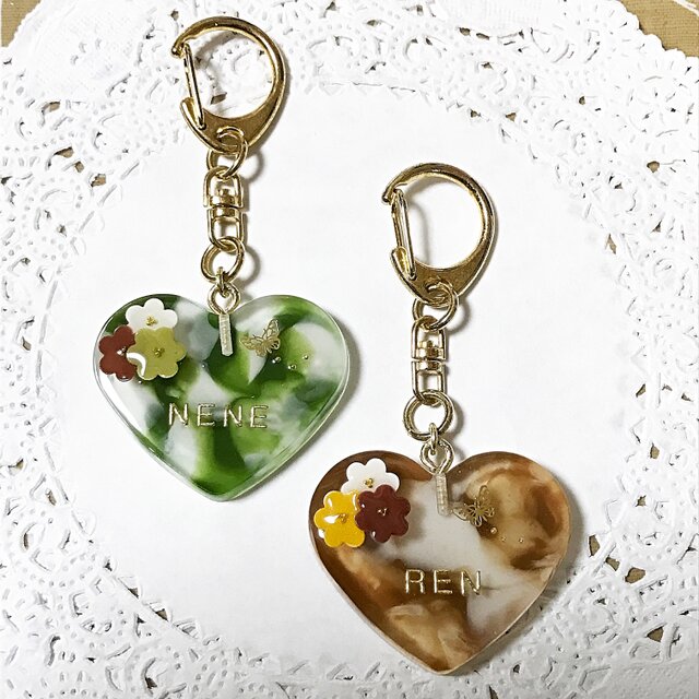 選べる2カラー☆名前入り!flowerマーブルハートキーホルダー2の画像1枚目