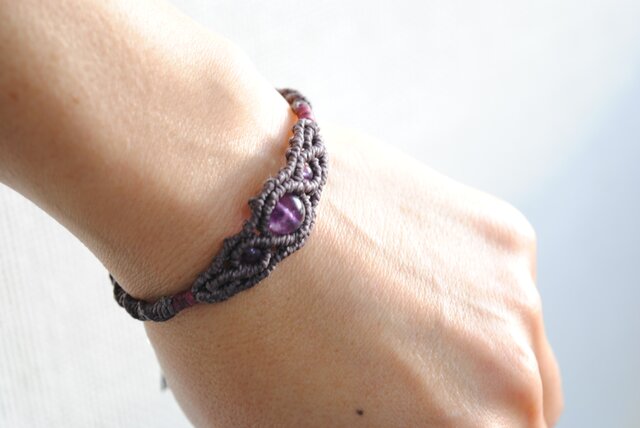 アメジストマクラメブレスレットa | iichi 日々の暮らしを心地よくする