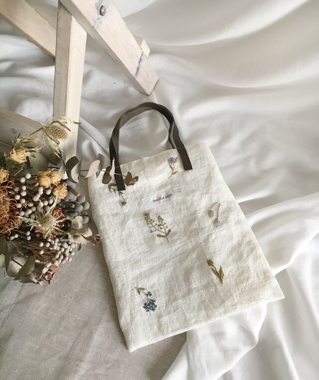 【Brise de printemps】リネン手刺繍トート メルの画像1枚目