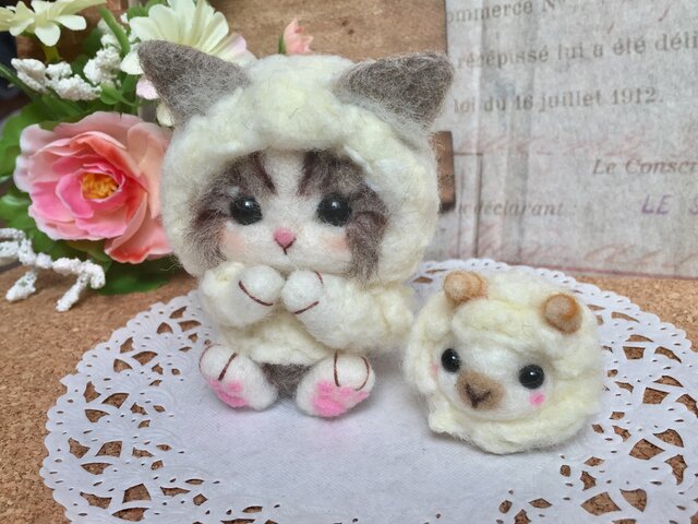 羊毛フェルト 寒がり にゃんこ と 羊さん | iichi 日々の暮らし
