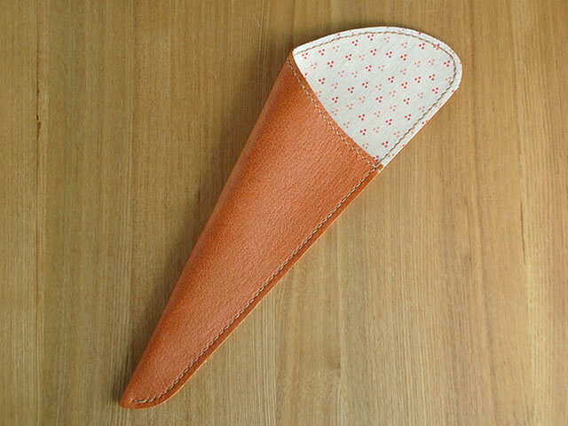 革の裁ちばさみケース(L)三角ドット柄の画像1枚目