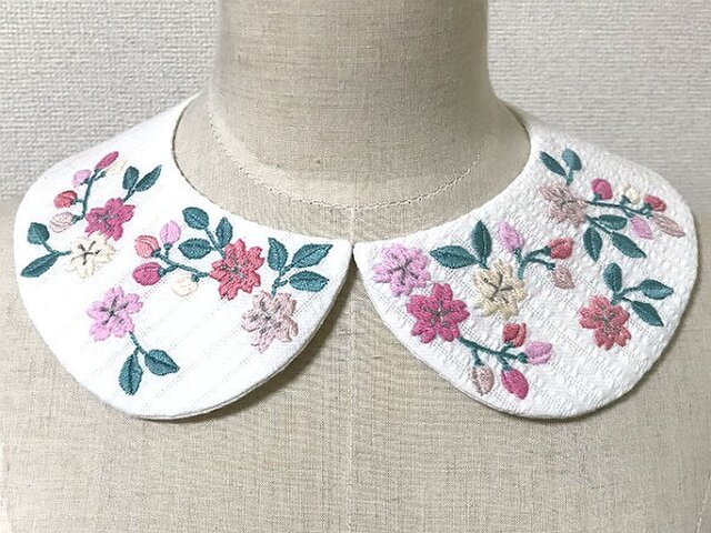 手刺繍つけ襟(桜)の画像1枚目