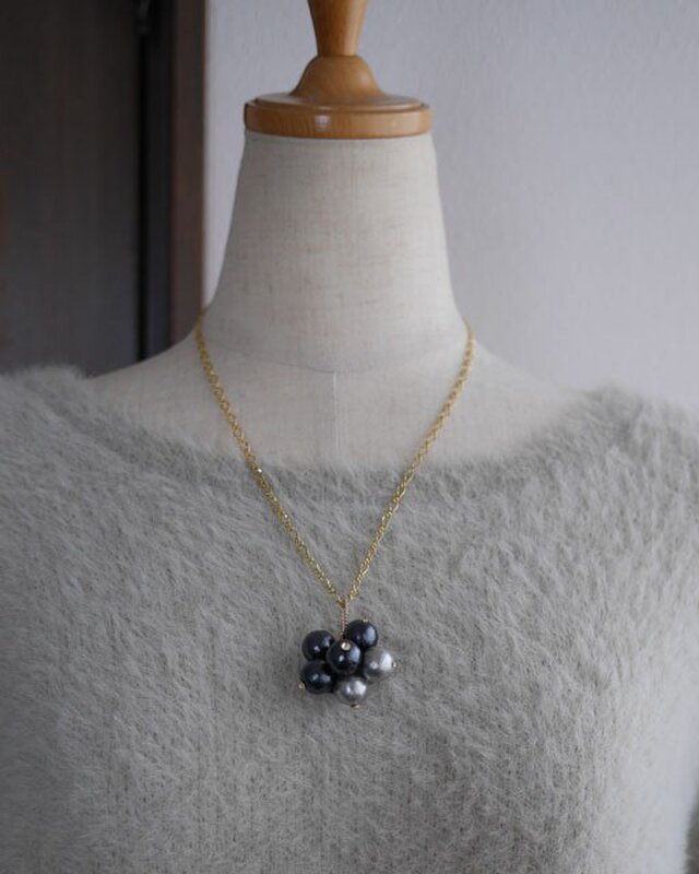 コットンパールとラインストーンボールのネックレス