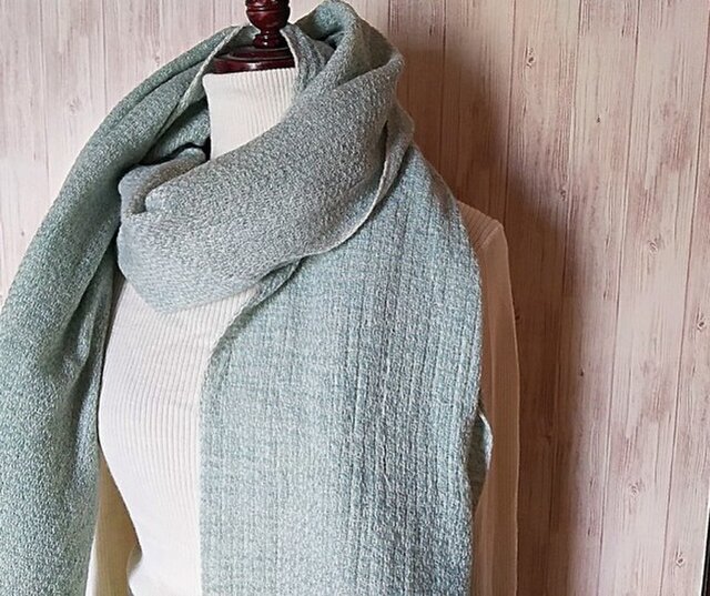 体にそっと馴染んでくれるカシミヤストール~白×杢水色 919の画像1枚目