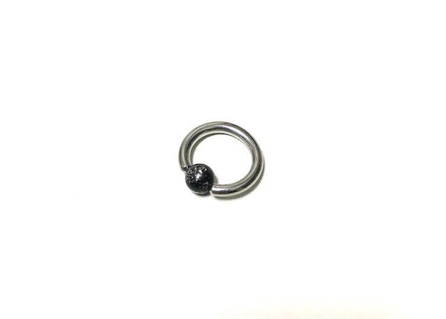 ビーズリング4 BLACK (ピアス)の画像1枚目