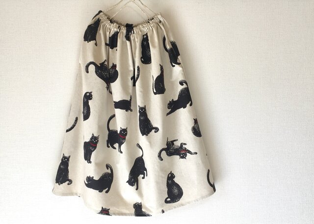 こなまいきな黒猫*ロングスカート*コットンリネン*生成りの画像1枚目
