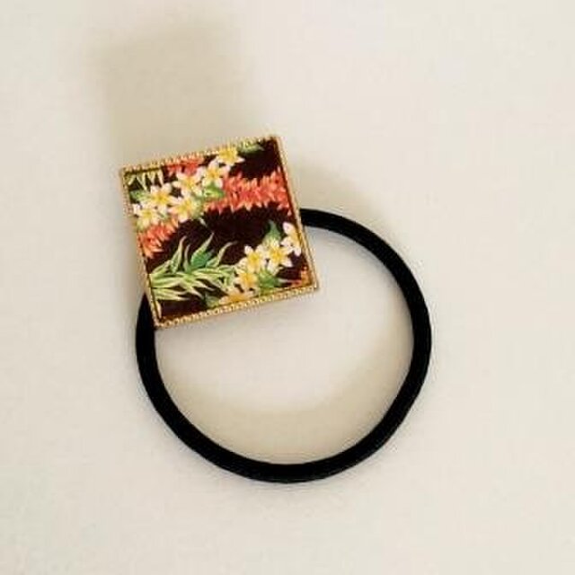 〈送料無料〉ハワイアン柄しかくヘアーゴムの画像1枚目
