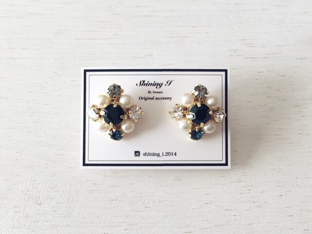 Square bijou *Black / Earringsの画像1枚目