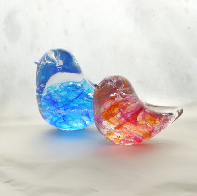 おひなさまのようなガラス小鳥ペアの画像1枚目
