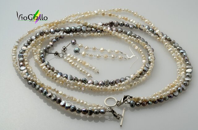 淡水パール・ホワイトとネイビーの七連ピアス(SV925) | iichi