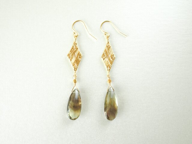 編む phantom quartz 耳飾りの画像1枚目