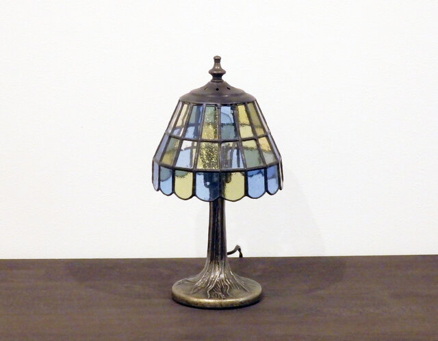 透明色ガラスの輝き 16面体のステンドグラスランプ | iichi 日々