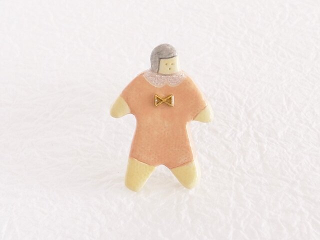 オヨヨちゃんブローチ(春うららサーモンピンク)【受注制作】の画像1枚目
