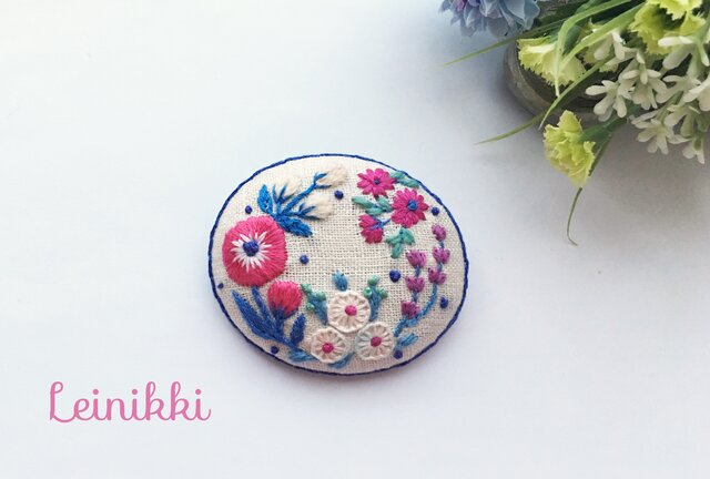 アル晴レタ日ニ #白*刺繍ブローチの画像1枚目