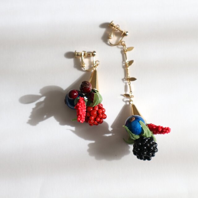 Berry bouquet earring/pierceの画像1枚目