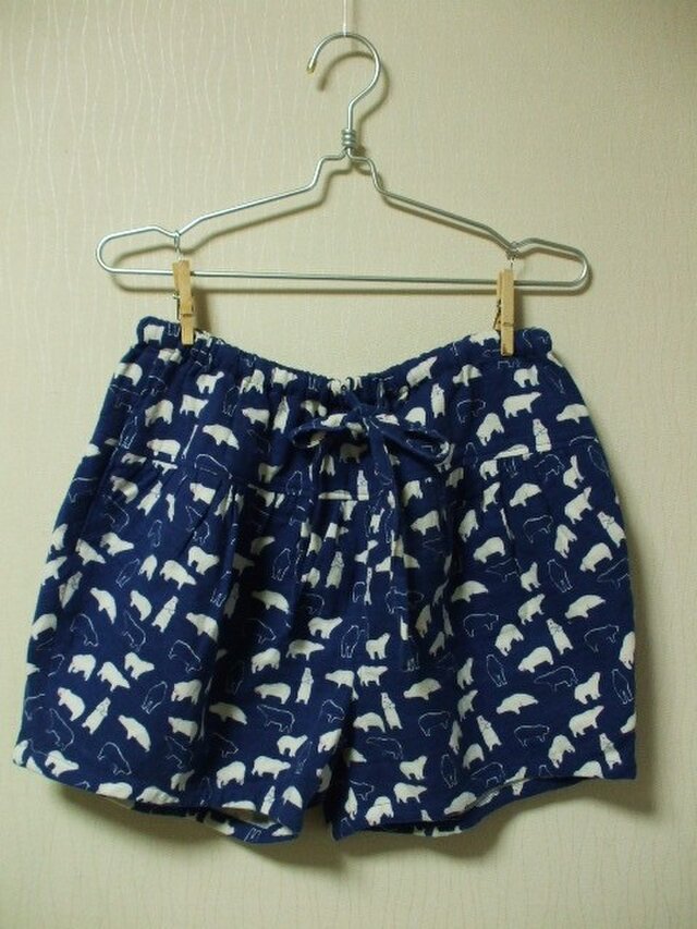 【セール品】かぼちゃシルエットのショートパンツ M~Lサイズ 青地×しろくま柄 ダブルガーゼ素材の画像1枚目