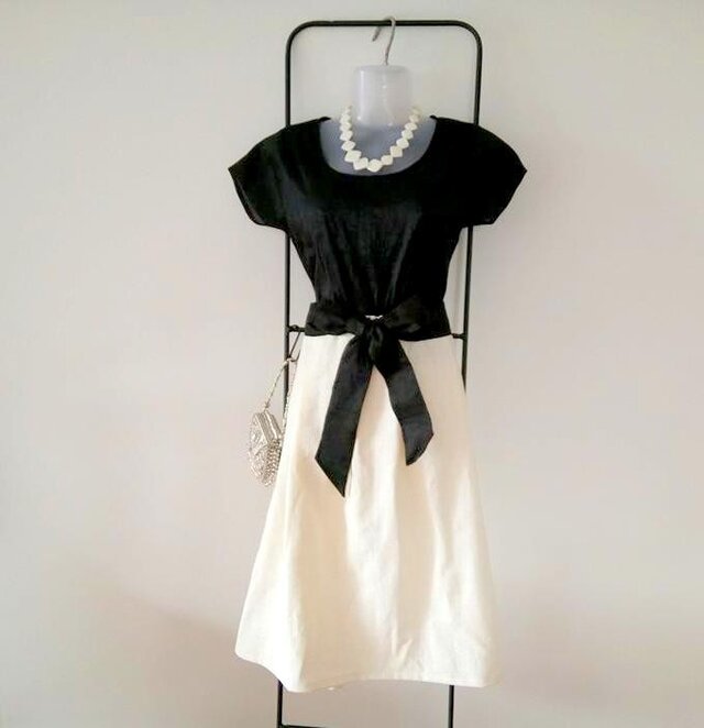 ★一点のみ★麻混・生成りのスカート★黒リネンサッシュリボン付き★