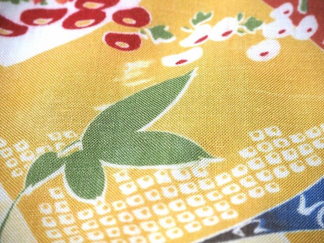 【 中国苗族 子供の背負い布の一部(アンティーク) 】 古布のハギレ y0030-b 花様浴衣木綿ハギレ90cm☆古布・古裂/布草履/ミニ着物