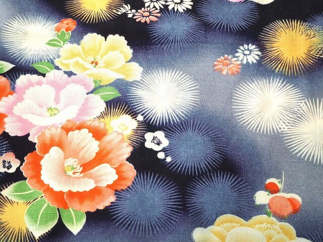 m0014 椿紋様子供着物ハギレ☆古布・古裂/絞り/錦紗縮緬 | iichi 日々