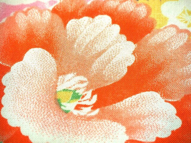 m0014 椿紋様子供着物ハギレ☆古布・古裂/絞り/錦紗縮緬 | iichi 日々