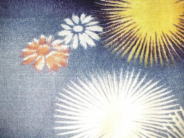 m0014 椿紋様子供着物ハギレ☆古布・古裂/絞り/錦紗縮緬 | iichi 日々