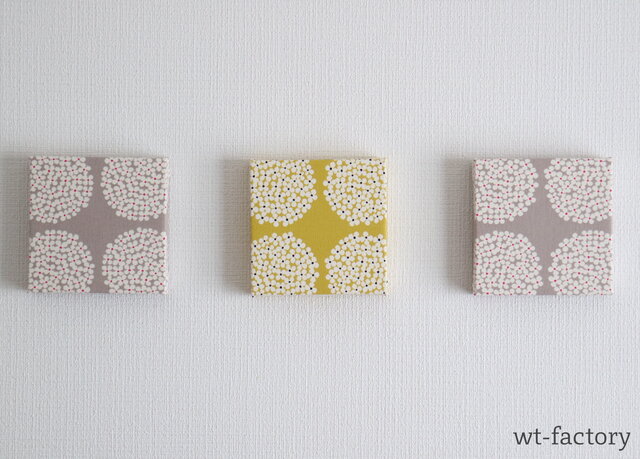 北欧 * ファブリックパネル サークルフラワーと黄色の小花 送料無料】12x12cmちいさなファブリックパネル【フラワーサークル