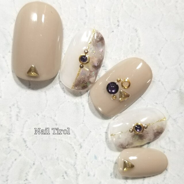 *シェル埋め込みグレージュネイル*の画像1枚目