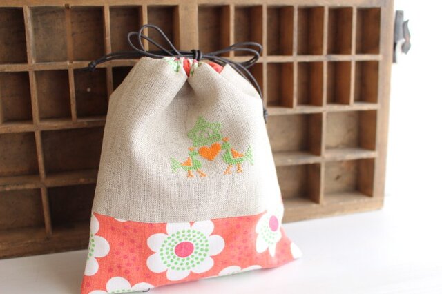 手刺繍×花柄ヴィンテージ巾着【鳥】の画像1枚目