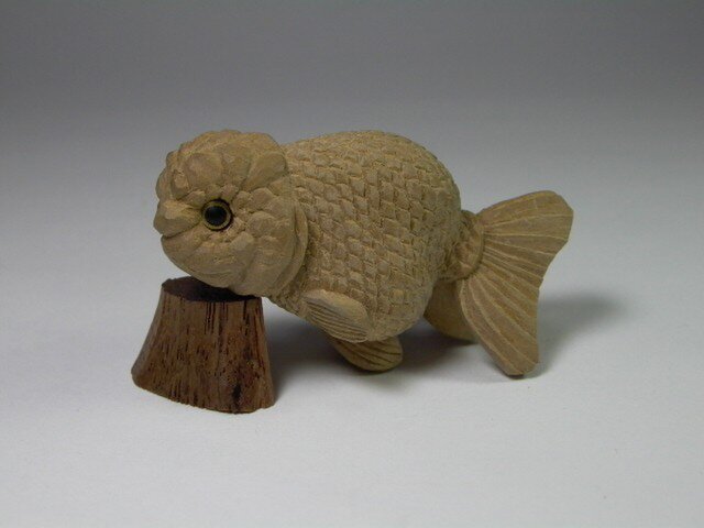 根付 ランチュウ 白檀製の画像1枚目