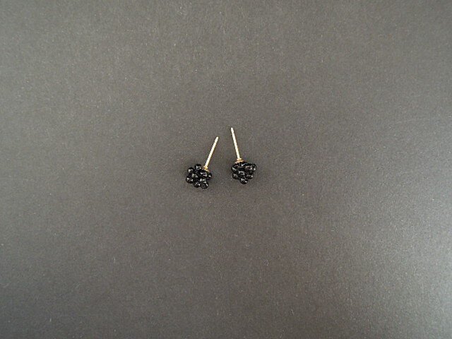 ◆mulberry◆ ヴィンテージビーズの小さなピアスの画像1枚目