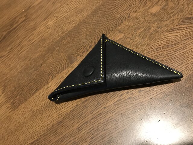 三角形小銭入れの画像1枚目