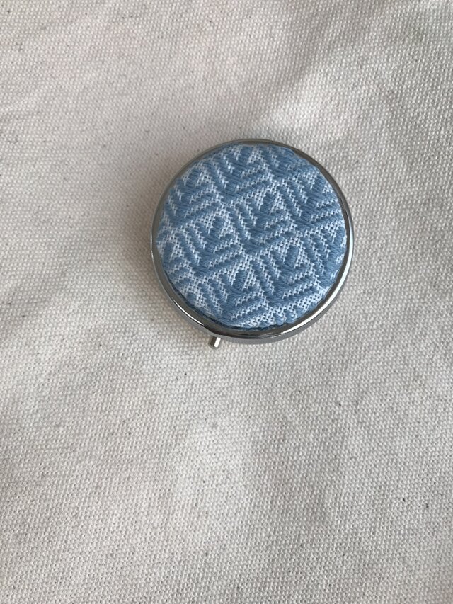 こぎん刺しのピルケース〈松笠×仕切りなし〉の画像1枚目