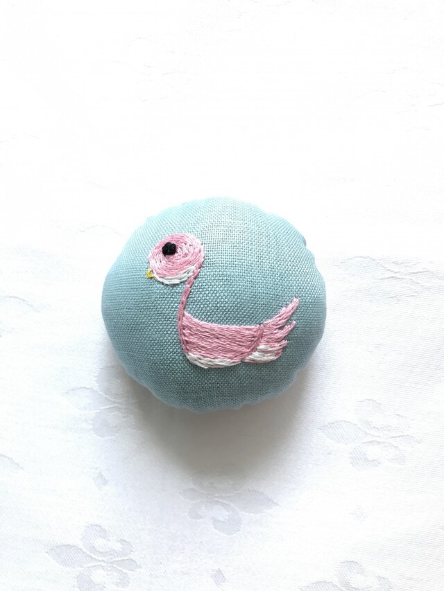 とりさん刺繍のピンクッション(針山)の画像1枚目