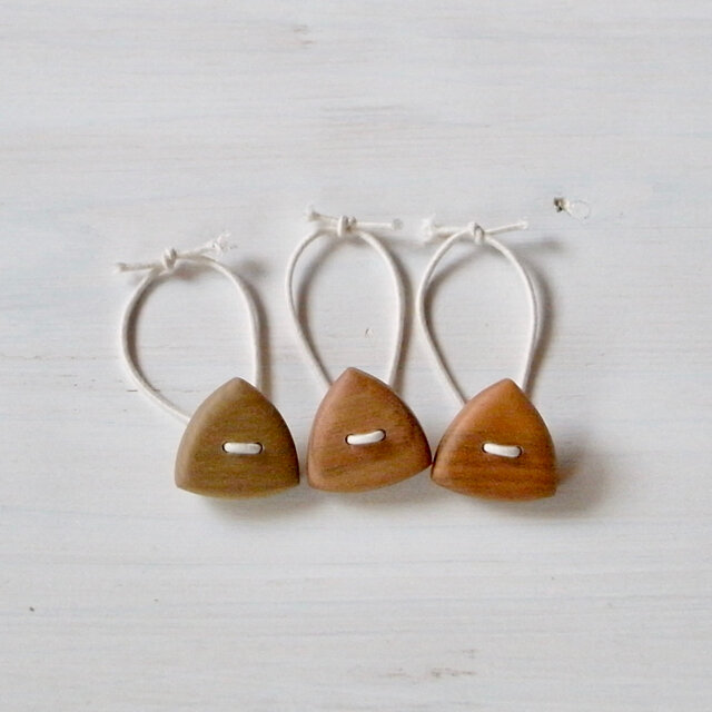 木のヘアゴム　△