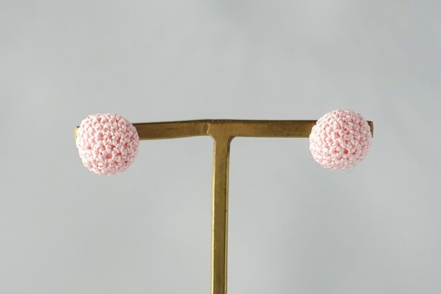 bonbon 桜色のボールピアスの画像1枚目