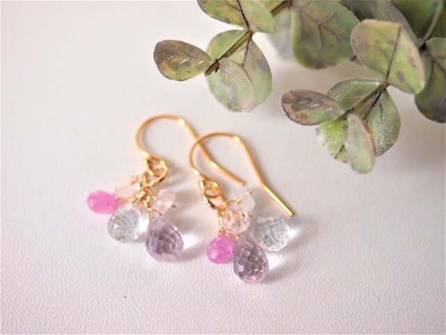 しずくのピアス ピンク系の画像1枚目