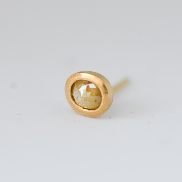 ナチュラル イエロー ダイヤモンド 0.33ct / K22YGシングルピアスの画像1枚目
