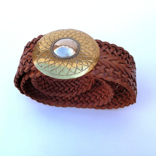 本革 編みこみ メタルバックルつき ベルト＊ ブラウン　SUN