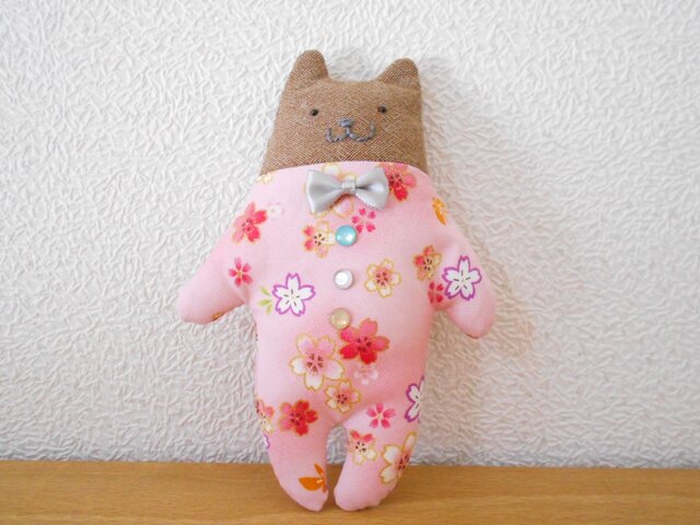桜模様の子猫ちゃんの画像1枚目