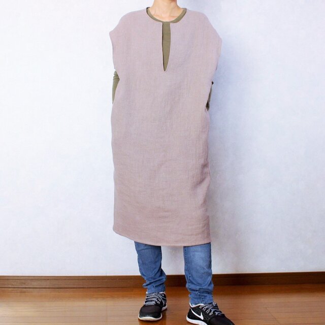 ほっこりリネン、淡いピンクのスリットワンピースの画像1枚目