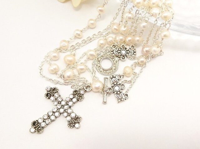 【Sold】アンティーク調 淡水パール&ラインストーン付きクロス*3連ネックレスの画像1枚目