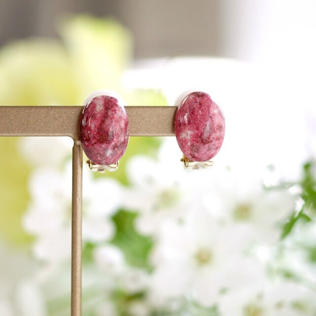 ノルウェー産チューライトのカボションイヤリング_ピアス可 ~Madeleineの画像1枚目