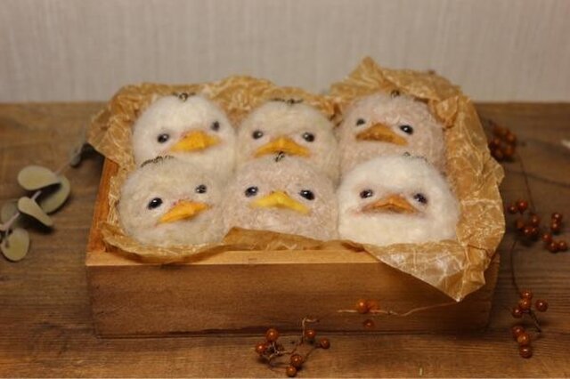 《chemicalstar様 order分》 gamagutiyotaka (Frogmouth)のヒナのキーチェーンの画像1枚目