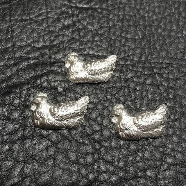財布に入るニワトリの画像1枚目
