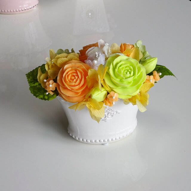 石鹸彫刻 香る花のアレンジメントの画像1枚目