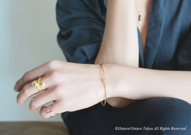 【Gold Vermeil/Gemstone】Crystal Quartz Stucking Bangleの画像1枚目