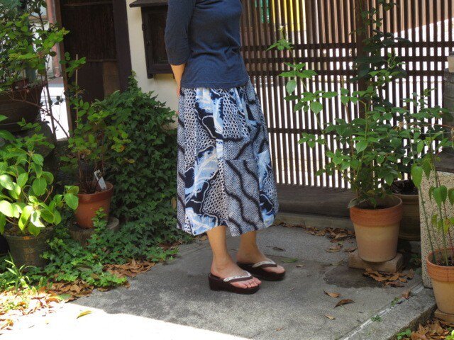 Fさまご予約品☆絞り染め2種類使って…浴衣リメイクスカートの画像1枚目