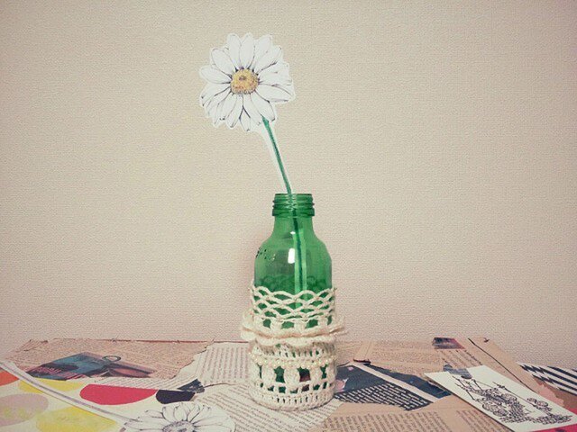 ペーパーフラワーと一輪挿し*knit flower petalの画像1枚目